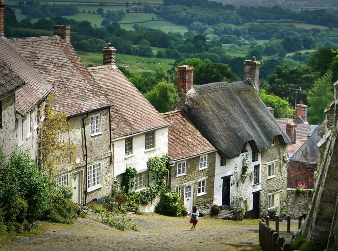 Brytyjczycy wskutek epidemii chętniej myślą o przeprowadzce na wieś