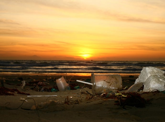 "The Times": w Atlantyku jest ponad 10 razy więcej plastiku niż sądzono