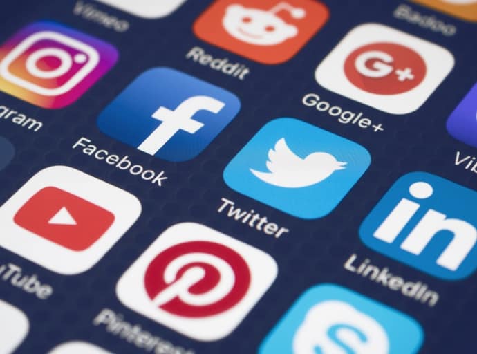Facebook i Twitter rozbiły sieć fałszywych kont powiązanych z Rosją