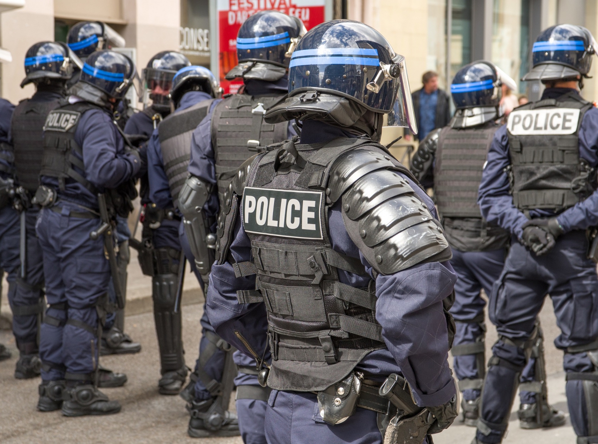 Francja/ 90 tys. policjantów na dworcach i drogach będzie pilnować zakazu przemieszczania się