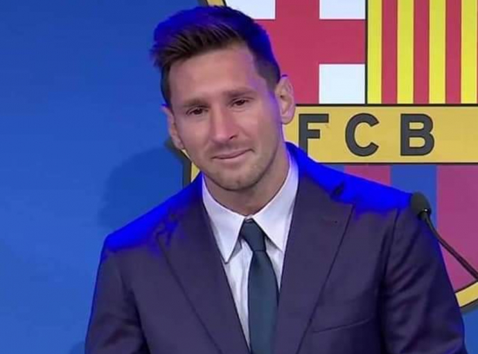 Liga hiszpańska - zapłakany Messi pożegnał się z Barceloną