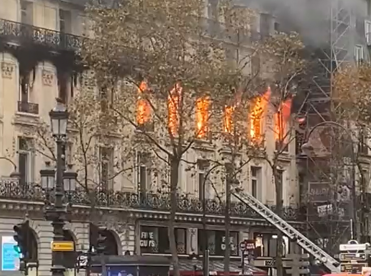 Francja/ Duży pożar w centrum Paryża opanowany; nie ma informacji o ofiarach