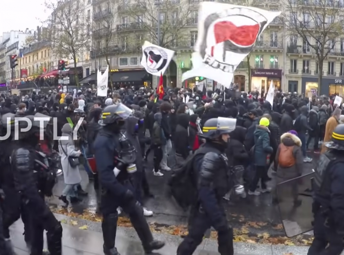 Francja/ Wielu protestujących przeciwko paszportom sanitarnym w kraju