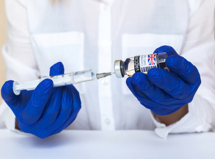 W. Brytania/ Ze względu na Omikron trzecia dawka szczepionki dostępna dla osób powyżej 18 roku życia