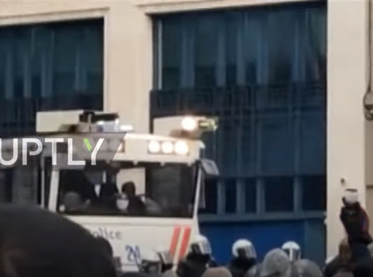 Belgia/ Protest przeciwników restrykcji sanitarnych; interweniowała policja