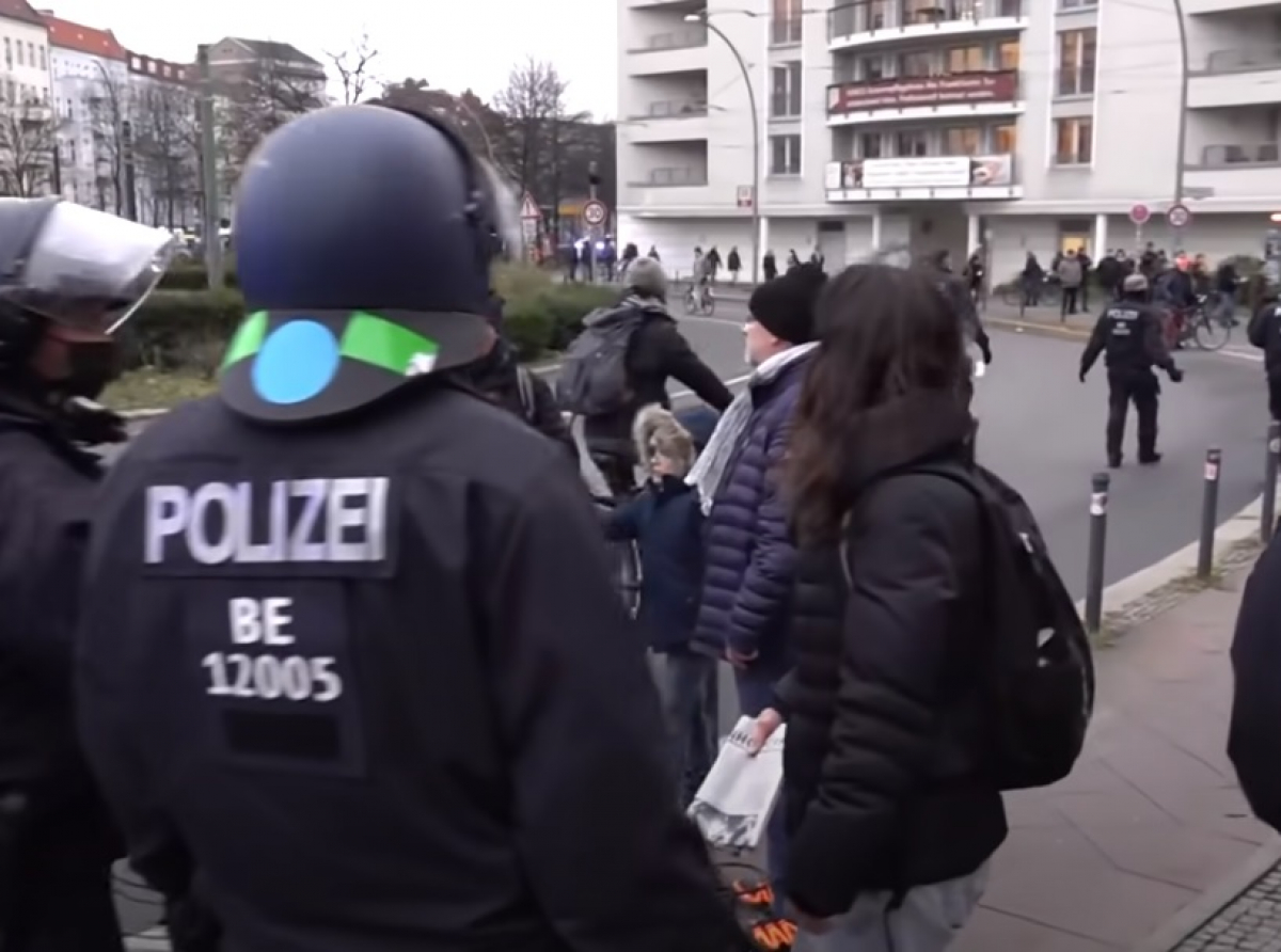Niemcy/ Dziennikarze zaatakowani podczas protestu koronasceptyków w Berlinie