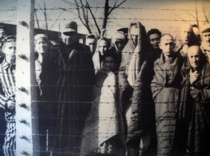 Zrabowane przez Niemców mienie żydowskie trafiało do urzędników i sąsiadów; zamawiali konkretne przedmioty
