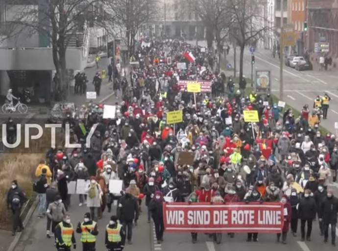 Niemcy/ Tysiące koronasceptyków demonstruje na niemiecki ulicach 