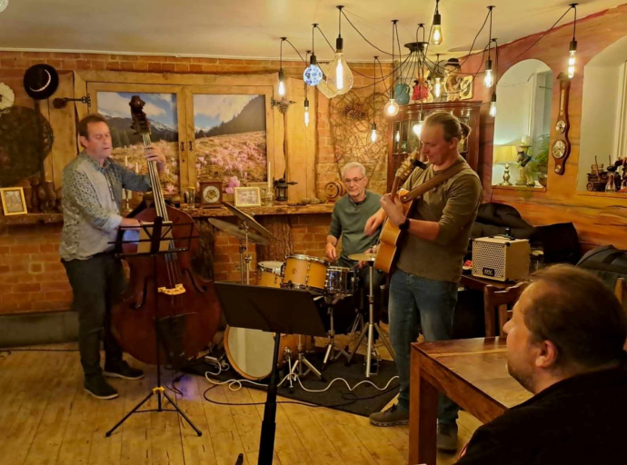 Jazzowy wieczór w Reading. W polskiej Piwnicy zagrali: Robert Otwinowski, Steve Kershaw i Simon Price